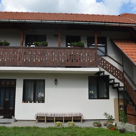 Havasi Gyopar Bed & Breakfast Прайд Екстериор снимка
