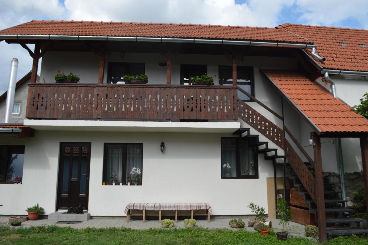 Havasi Gyopar Bed & Breakfast Прайд Екстериор снимка